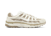 Nike P-6000 Light Orewood Brown beige et kaki avec tige en mesh, empiècements multicouches et semelle rétro-running.