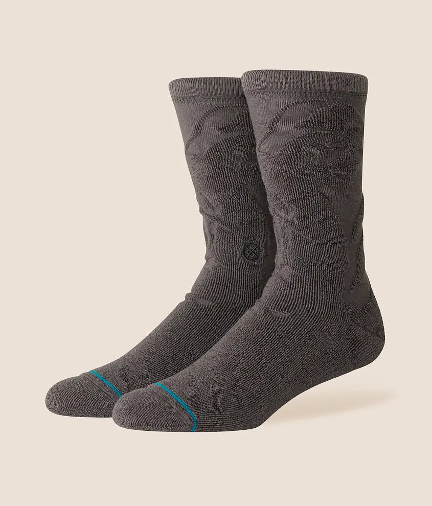 Stance Reverse Vader Crew, chaussettes montantes Star Wars au motif Dark Vador avec coupe Crew et design sombre contrasté.