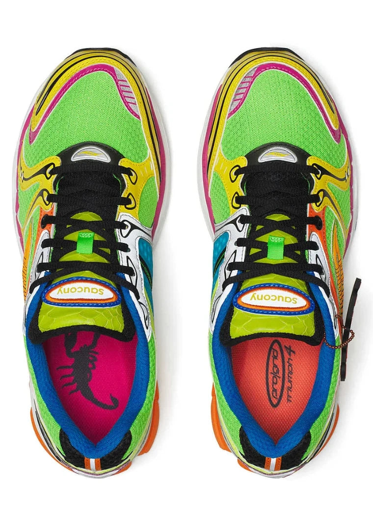 Saucony ProGrid Triumph 4 argentée métallique avec détails crimson et amorti ProGrid, édition Westside Gunn.
