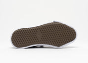 Découvrez la Maison Mihara Yasuhiro Hank OG Sole Canvas Low Black, une sneaker en toile noire avec semelle OG Sole sculptée en caoutchouc et silhouette basse au design expérimental.