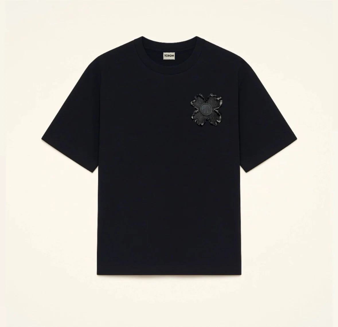 tee shirt torom noir , oversize , vue de face