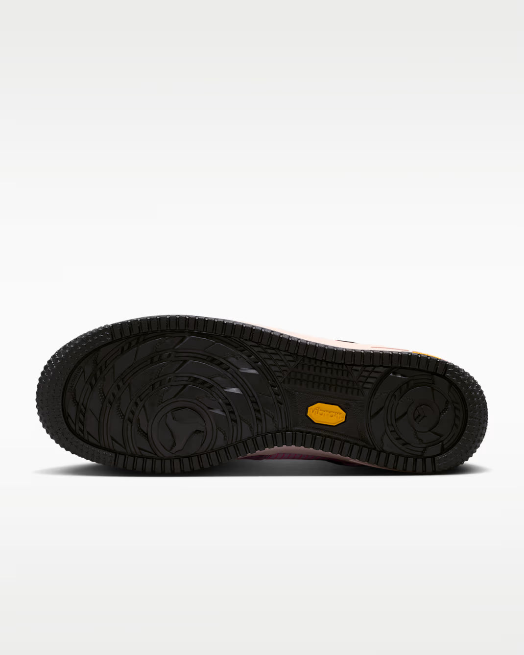 Sneaker Nike Air Force 1 Low LX Vibram Silt Red Black en cuir premium rouge et noir avec semelle Vibram et amorti Air classique.