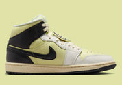 Chaussure de ville  AIR JORDAN 1 MID FALL LEAGUE vert , blanc , noir , semelle confortable , vu de profil 