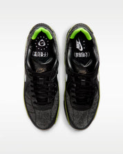 Sneaker Nike Air Max 90 Tiempo 2005 en cuir premium noir avec semelle Air visible et détails inspirés des chaussures de football vintage.