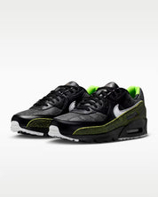 Sneaker Nike Air Max 90 Tiempo 2005 en cuir premium noir avec semelle Air visible et détails inspirés des chaussures de football vintage.