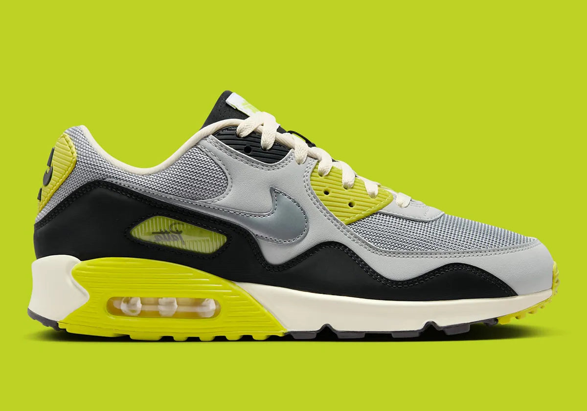  Chaussure de rue air max 90 patta jaune noir , grise , semelle confortable , vue de profil