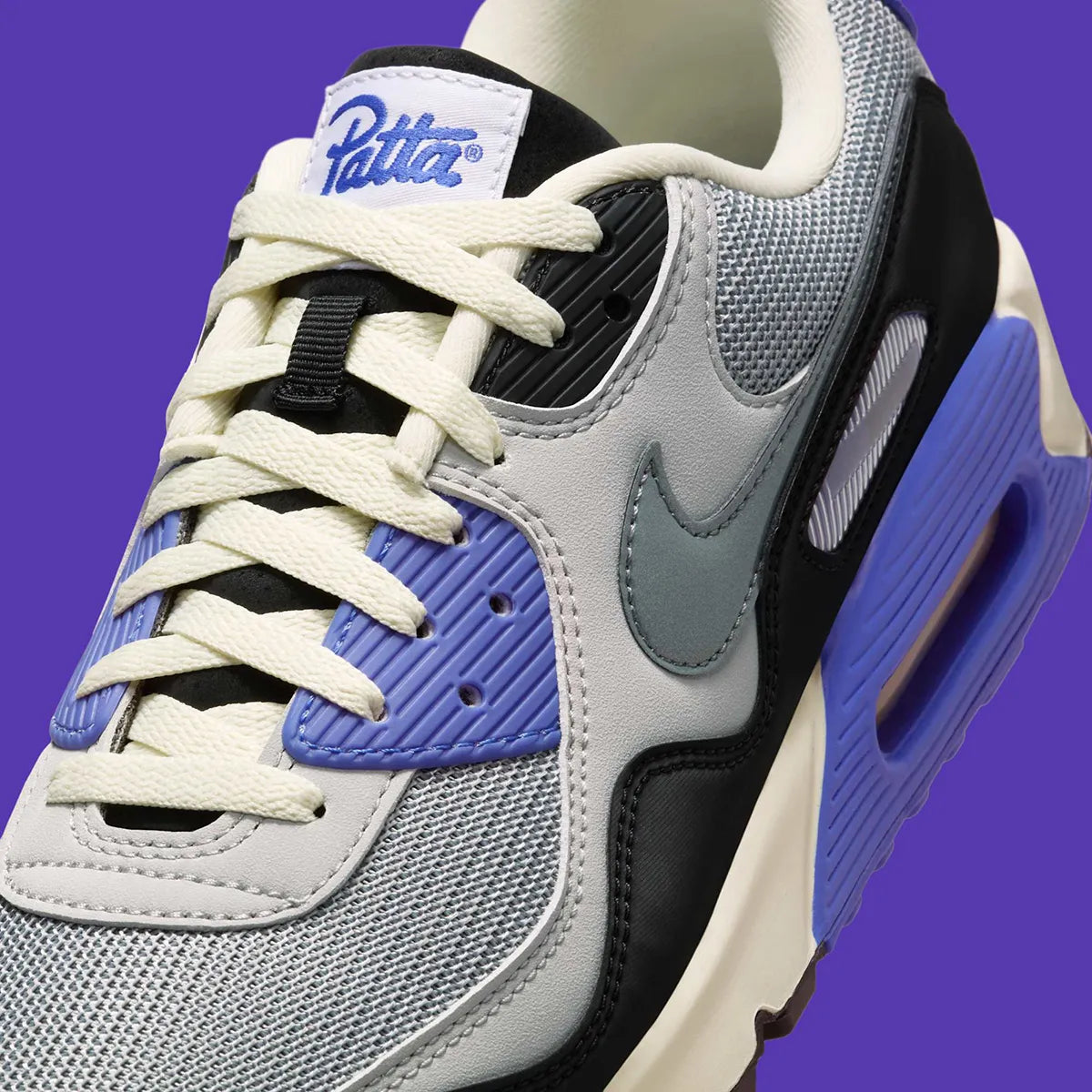 chaussure de rue air max 90 patta bleu , noir , gris , semelle confortable , vu de coté
