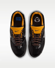 Sneaker Nike Air Max 90 Dark Cinder Mercurial Vapor 1 marron foncé en mesh technique avec semelle Air visible et détails football rétro.