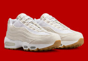 Chaussure de rue Nike Air Max 95 OG Levis Light Orewood Brown , semelle confortable , vu de 3/4
