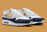  Chaussure de rue Nike Air Max 1 Olympic bleu , blanc , dorée , gris , semelle confortable , vue de 3/4