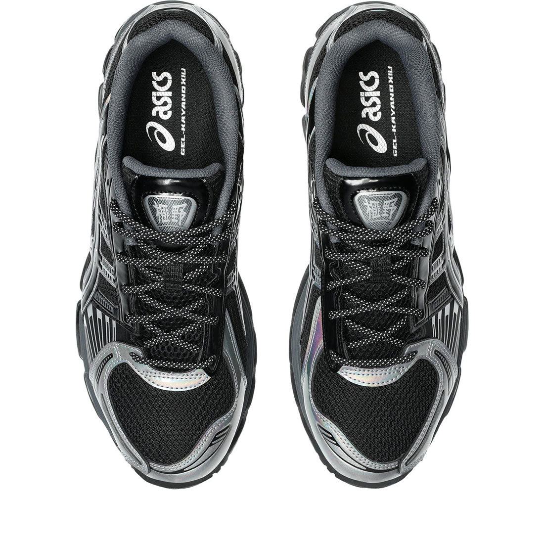 ASICS Gel-Kayano 12.1 Black Pure Silver en mesh noir avec détails argentés métallisés, amorti GEL et silhouette rétro-running technique.