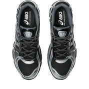 ASICS Gel-Kayano 12.1 Black Pure Silver en mesh noir avec détails argentés métallisés, amorti GEL et silhouette rétro-running technique.