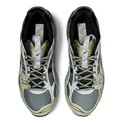 chaussure de running asics gel kayano 14 grise et noir, semelle légère et confortable, vue du haut