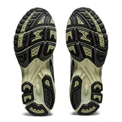 chaussure de running asics gel kayano 14 grise et noir, semelle légère et confortable, vue du bas