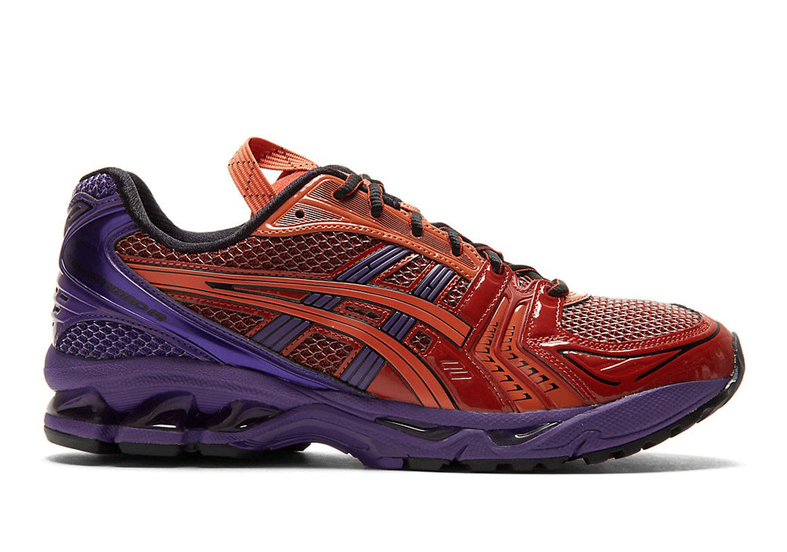 chaussure de runninng asics gel kayano 14 violette et rouge, semelle confortable, vue de profil 