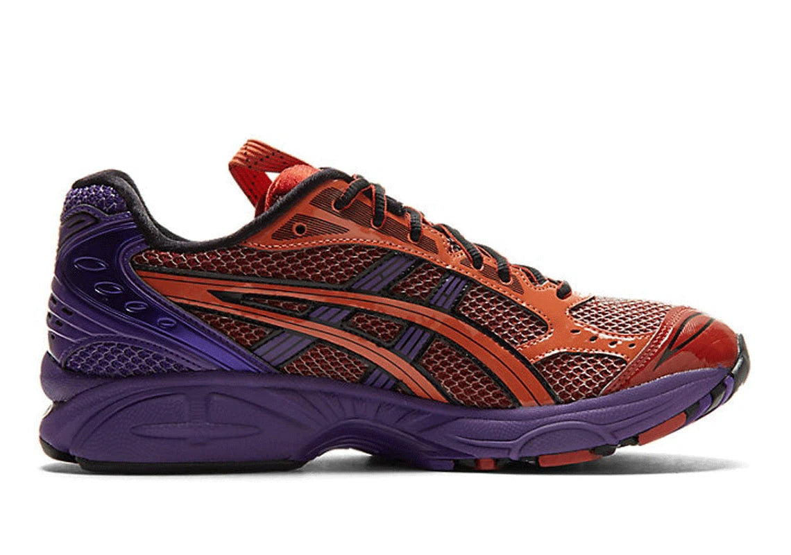 chaussure de runninng asics gel kayano 14 violette et rouge, semelle confortable, vue de profil 