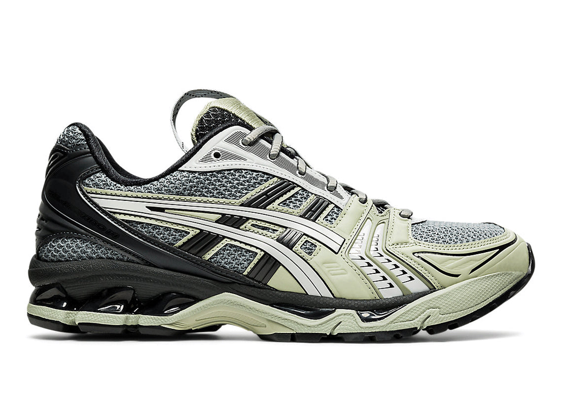chaussure de running asics gel kayano 14 grise et noir, semelle légère et confortable, vue de face
