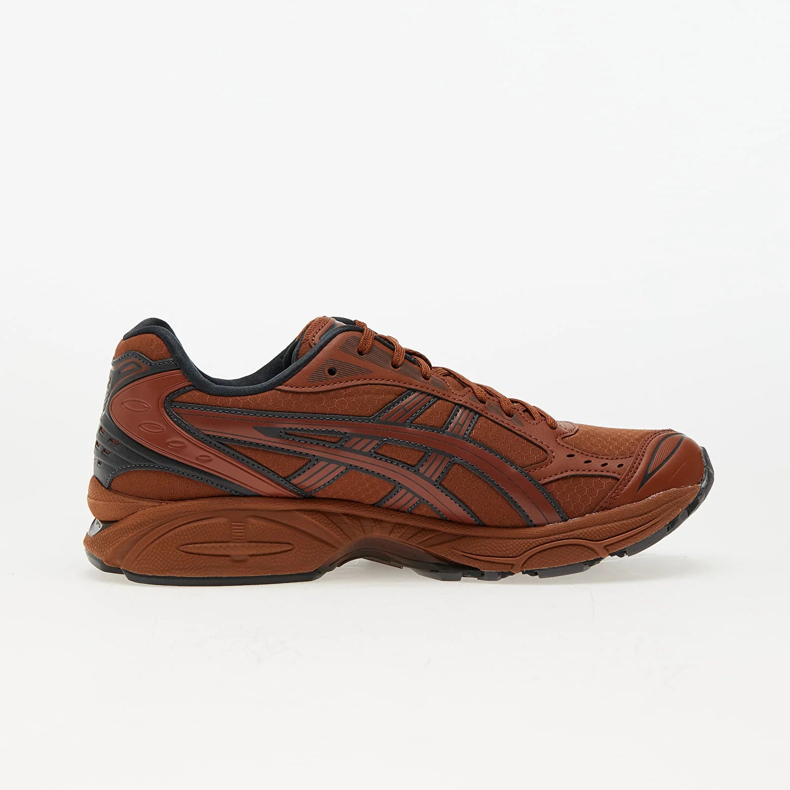 Sneakers ASICS GEL-Kayano 14 Earthenware Pack Rusty Brown marron terre cuite en mesh et matières synthétiques avec amorti GEL iconique vue de profil intérieur. 