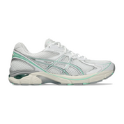Sneaker ASICS GT-2160 White Ice Green en mesh blanc avec détails vert glacé, amorti GEL et silhouette rétro-running technique.