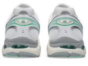 Sneaker ASICS GT-2160 White Ice Green en mesh blanc avec détails vert glacé, amorti GEL et silhouette rétro-running technique.