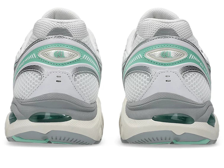 Sneaker ASICS GT-2160 White Ice Green en mesh blanc avec détails vert glacé, amorti GEL et silhouette rétro-running technique.