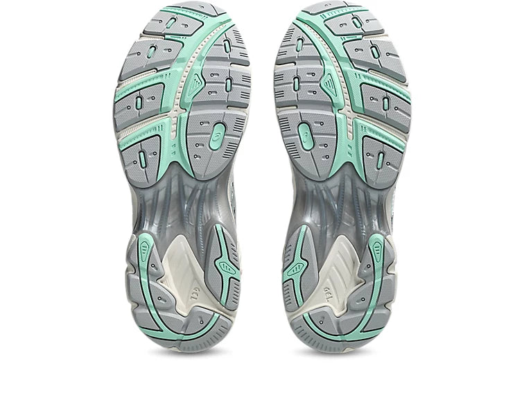 Sneaker ASICS GT-2160 White Ice Green en mesh blanc avec détails vert glacé, amorti GEL et silhouette rétro-running technique.