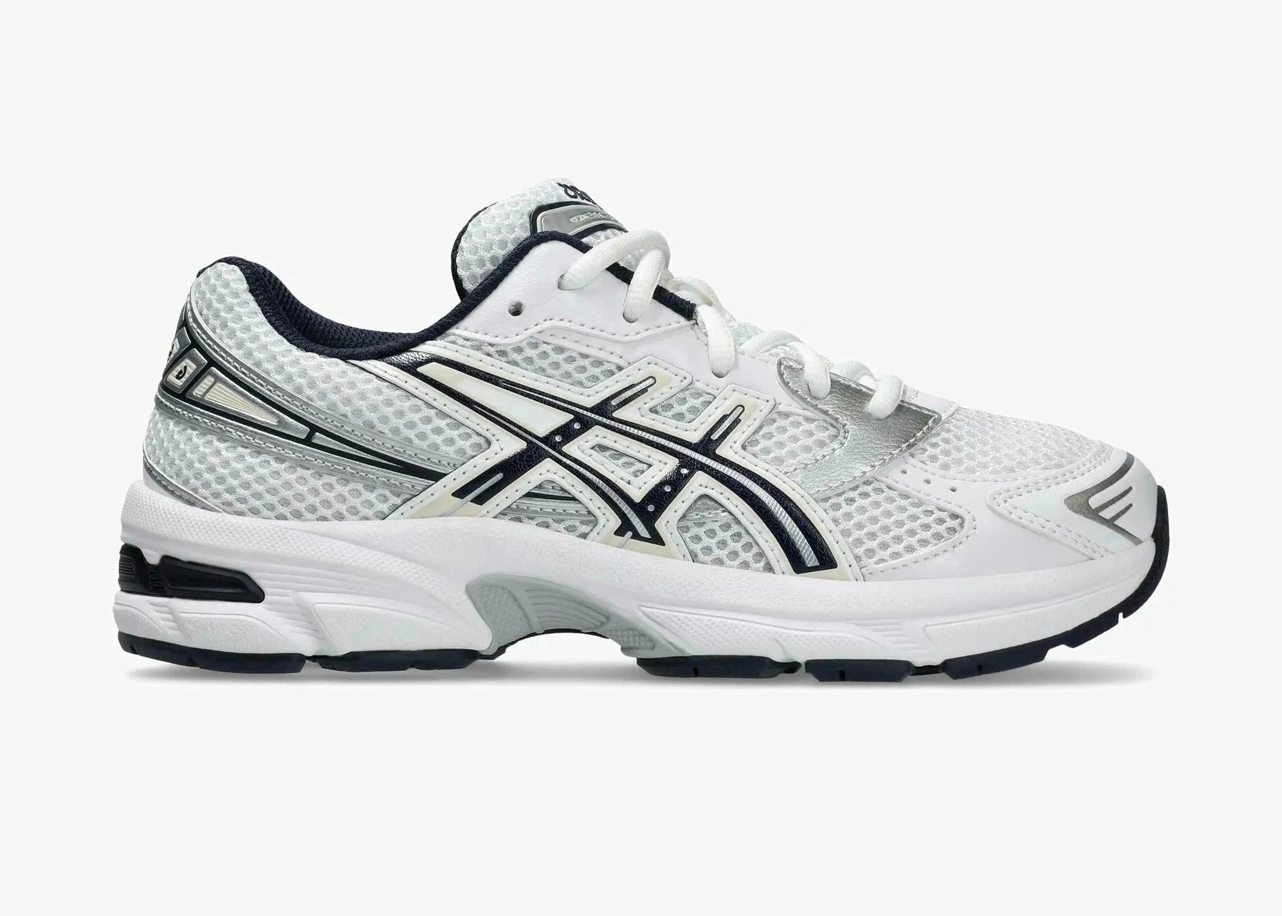 Sneakers ASICS Gel-1130 White Midnight en mesh respirant, avec empiècements synthétiques premium, amorti GEL et détails bleu nuit contrastés.