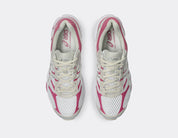 ASICS Gel-Cumulus 16 White Cream Pink en mesh blanc avec détails crème et roses, amorti GEL et silhouette rétro-running moderne.