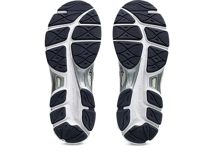 ASICS Gel-Cumulus 16 White Midnight en mesh blanc avec détails bleu nuit, amorti GEL et silhouette rétro-running technique.