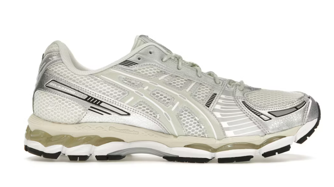 Sneaker ASICS Gel-Kayano 12.1 Ronnie Fieg Cream en mesh et cuir crème avec amorti GEL et finitions premium exclusives.