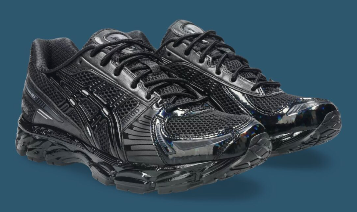 ASICS Gel-Kayano 12.1 atmos Raden noire avec détails irisés inspirés du raden japonais, semelle technique GEL et design rétro-running.