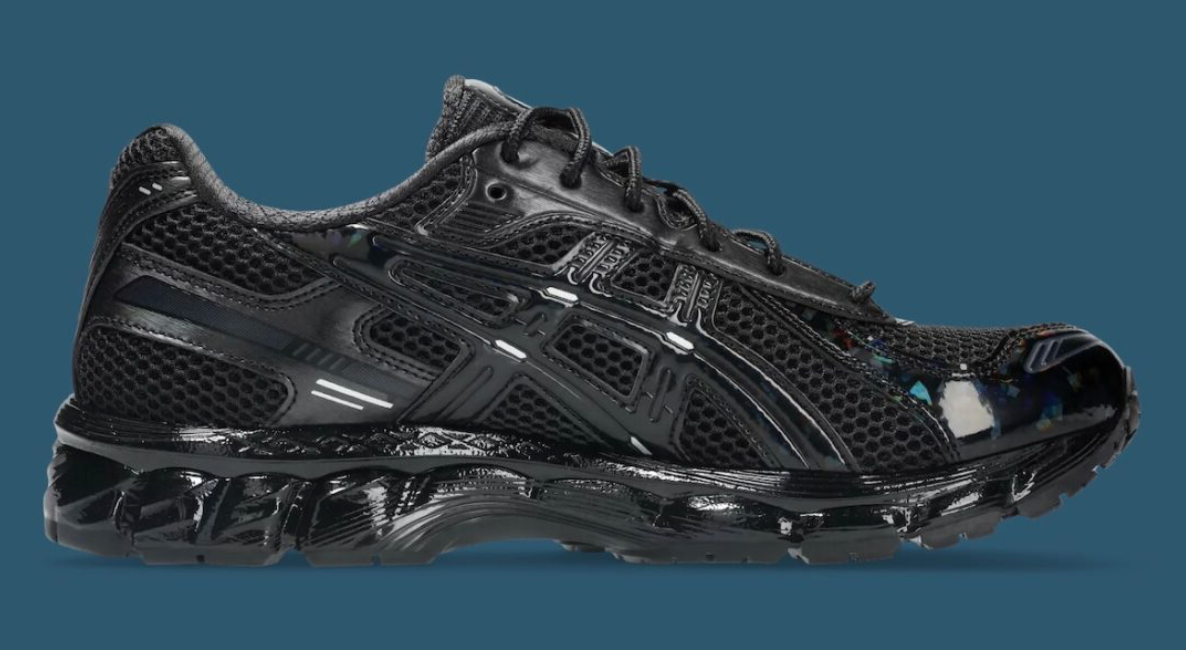 ASICS Gel-Kayano 12.1 atmos Raden noire avec détails irisés inspirés du raden japonais, semelle technique GEL et design rétro-running.
