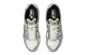 chaussure de running ASICS Gel-Kayano 14 Argenté , semelle confortable , vue de haut