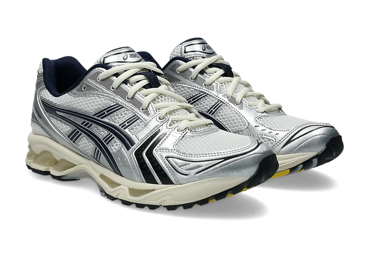  Chaussure de running ASICS Gel-Kayano 14 JJJJound White Navy , gris argenté , crème , noir , semelle légère et confortable , vu de 3/4