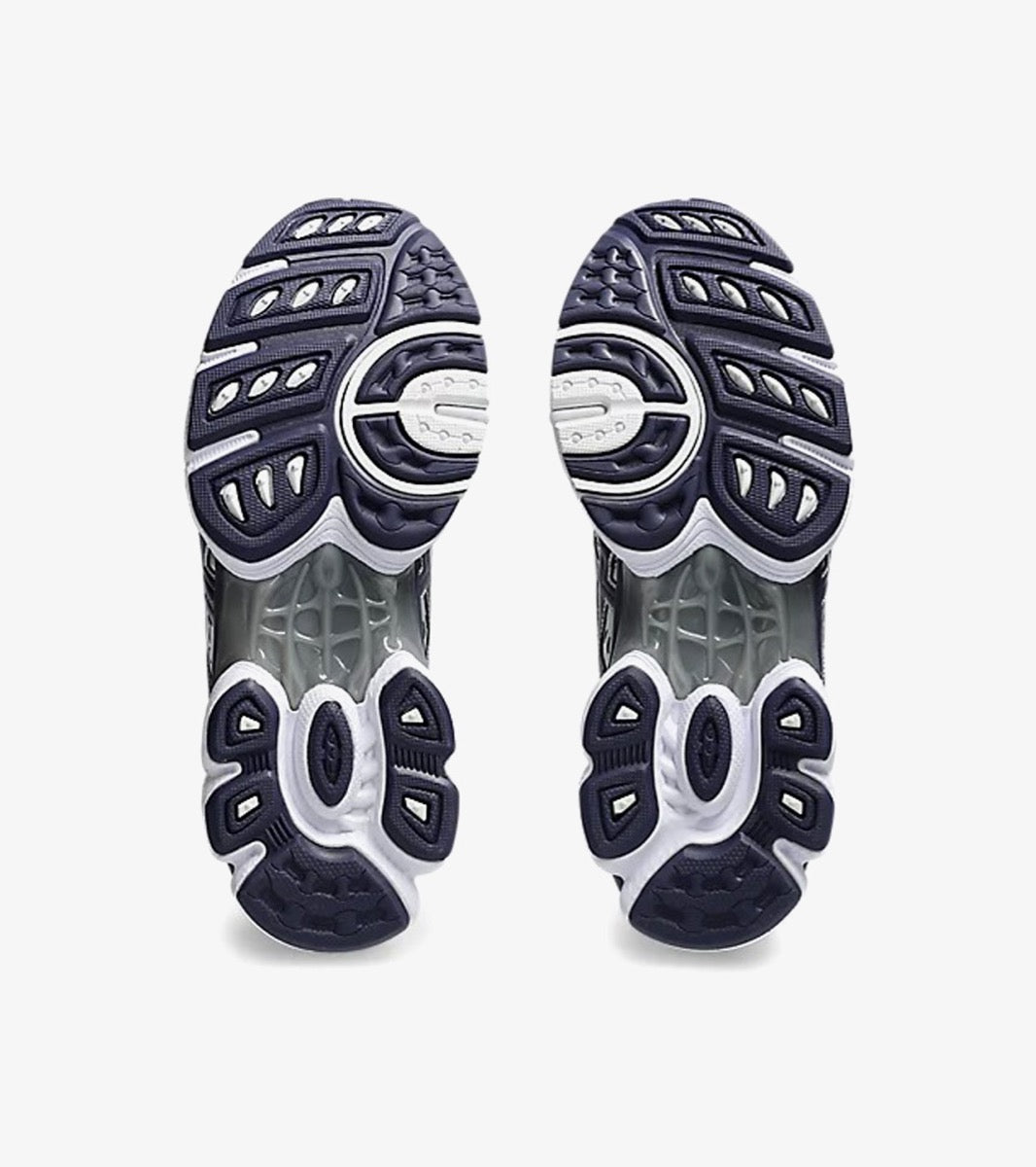 ASICS Gel-Nimbus 9 en mesh Oatmeal avec détails Indigo Fog et amorti GEL visible.