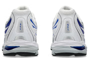 ASICS Gel-Sekiran White Lapis Lazuli Blue en mesh blanc avec détails bleu profond, amorti GEL et silhouette technique contemporaine.