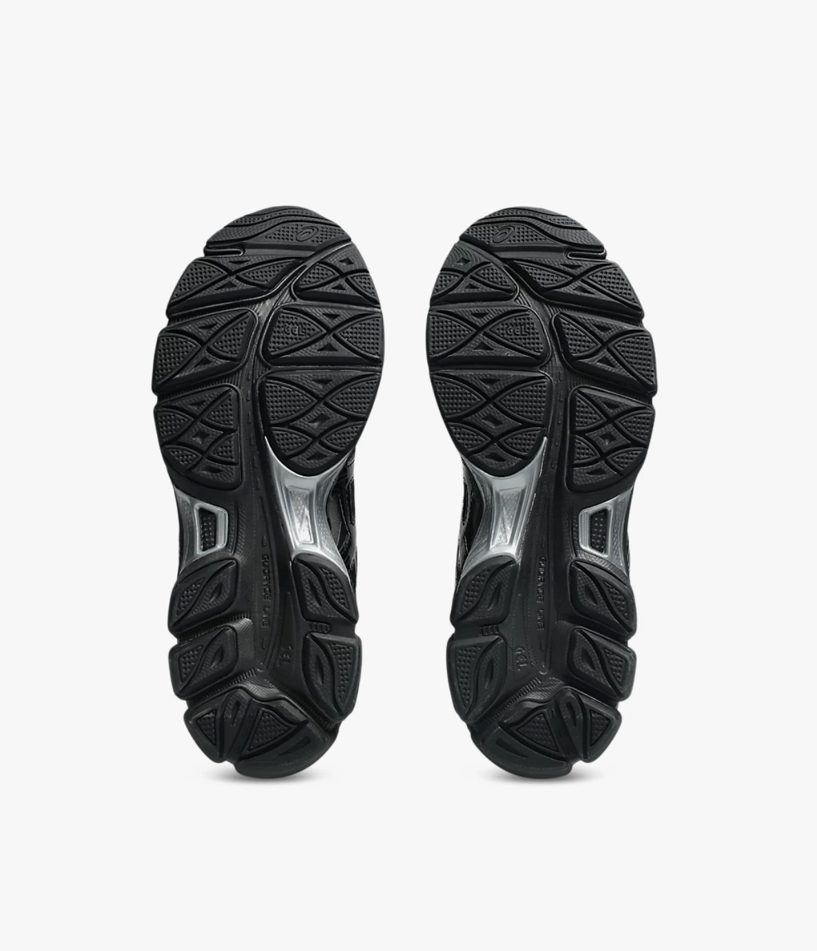 Sneaker ASICS Gel-Cumulus 16 Griff Black White en mesh noir et blanc avec amorti GEL et silhouette rétro-running technique.
