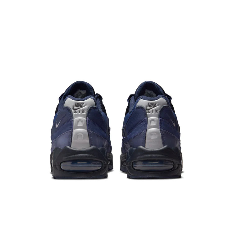 Sneakers Nike Air Max 95 Zip SP Loyal Blue bleues en matières techniques avec zip frontal et amorti Air Max visible. Vue de derrière 
