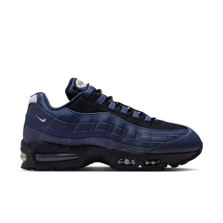 Sneakers Nike Air Max 95 Zip SP Loyal Blue bleues en matières techniques avec zip frontal et amorti Air Max visible. Vue extérieur 