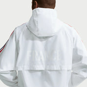 Nike x Jacquemus x France Anthem Track Jacket White, veste Anthem blanche de la collaboration Nike x Jacquemus avec design premium et inspiration Équipe de France.