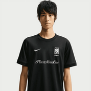 Nike x PEACEMINUSONE Korea KFA X2 Academy Pro Football Top Black en tissu technique noir, technologie Nike Dri-FIT, coupe Academy Pro et détails collaboratifs Korea KFA.