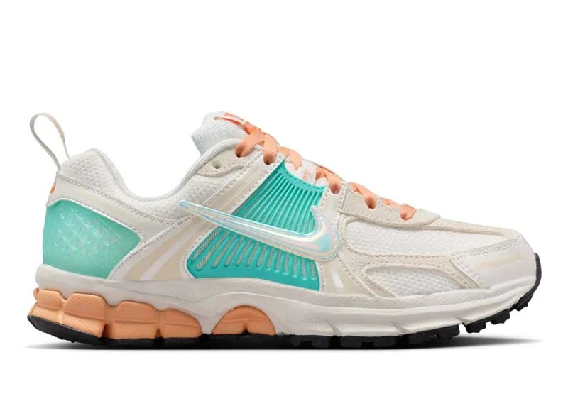 Sneakers Nike Vomero 5 junior en Bleached Turquoise et Orange Chalk avec mesh respirant et amorti Zoom Air premium