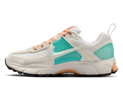 Sneakers Nike Vomero 5 junior en Bleached Turquoise et Orange Chalk avec mesh respirant et amorti Zoom Air premium