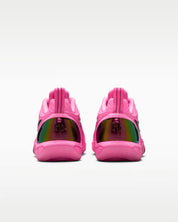 Nike A'Two Pink Beam rose en mesh technique avec amorti Zoom Air et détails signature A'ja Wilson. vue de derrière