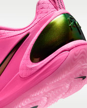 Nike A'Two Pink Beam rose en mesh technique avec amorti Zoom Air et détails signature A'ja Wilson. zoom arrière de la chaussure