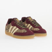 adidas Samba OG Liberty London Maroon Warm Vanilla en cuir bordeaux et crème avec détails premium et semelle gomme classique.