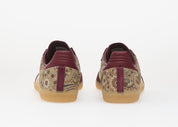 adidas Samba OG Liberty London Maroon Warm Vanilla en cuir bordeaux et crème avec détails premium et semelle gomme classique.