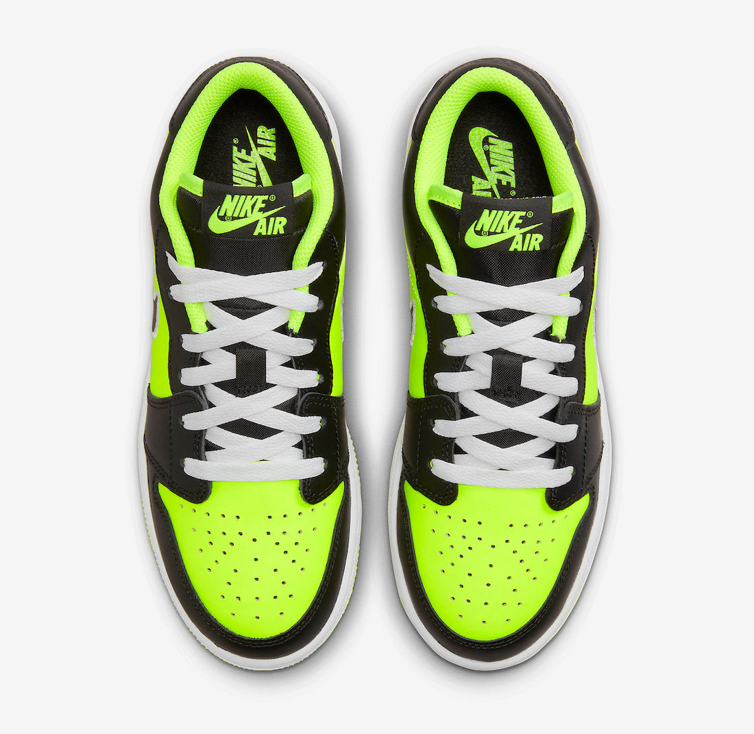 Jordan 1 Low SE Black Cat Volt