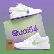 Air Jordan 1 Low SE Quai 54 en cuir premium avec détails exclusifs du tournoi Quai 54 et silhouette iconique inspirée du basketball urbain.