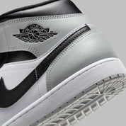 Chaussure de ville Air Jordan 1 Mid Barons   , noir , blanc , gris , semelle confortable , vu de coté